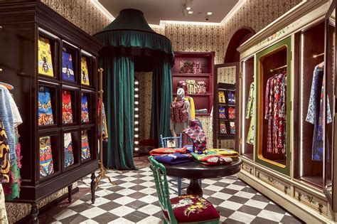 designer du costume rascite de gucci|Gucci designer interior design.